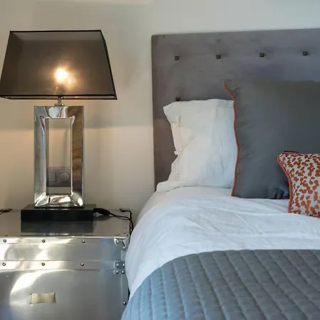 Chalet 6 Bedrooms *
