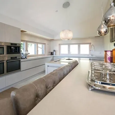 Villa Chalet 6 Bedrooms *
